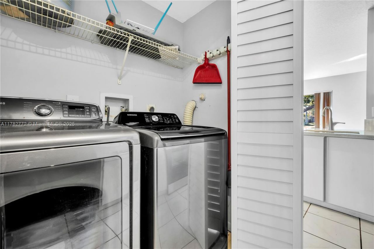 412 NW 108th Ter, Pembroke Pines, FL 33026 Photo