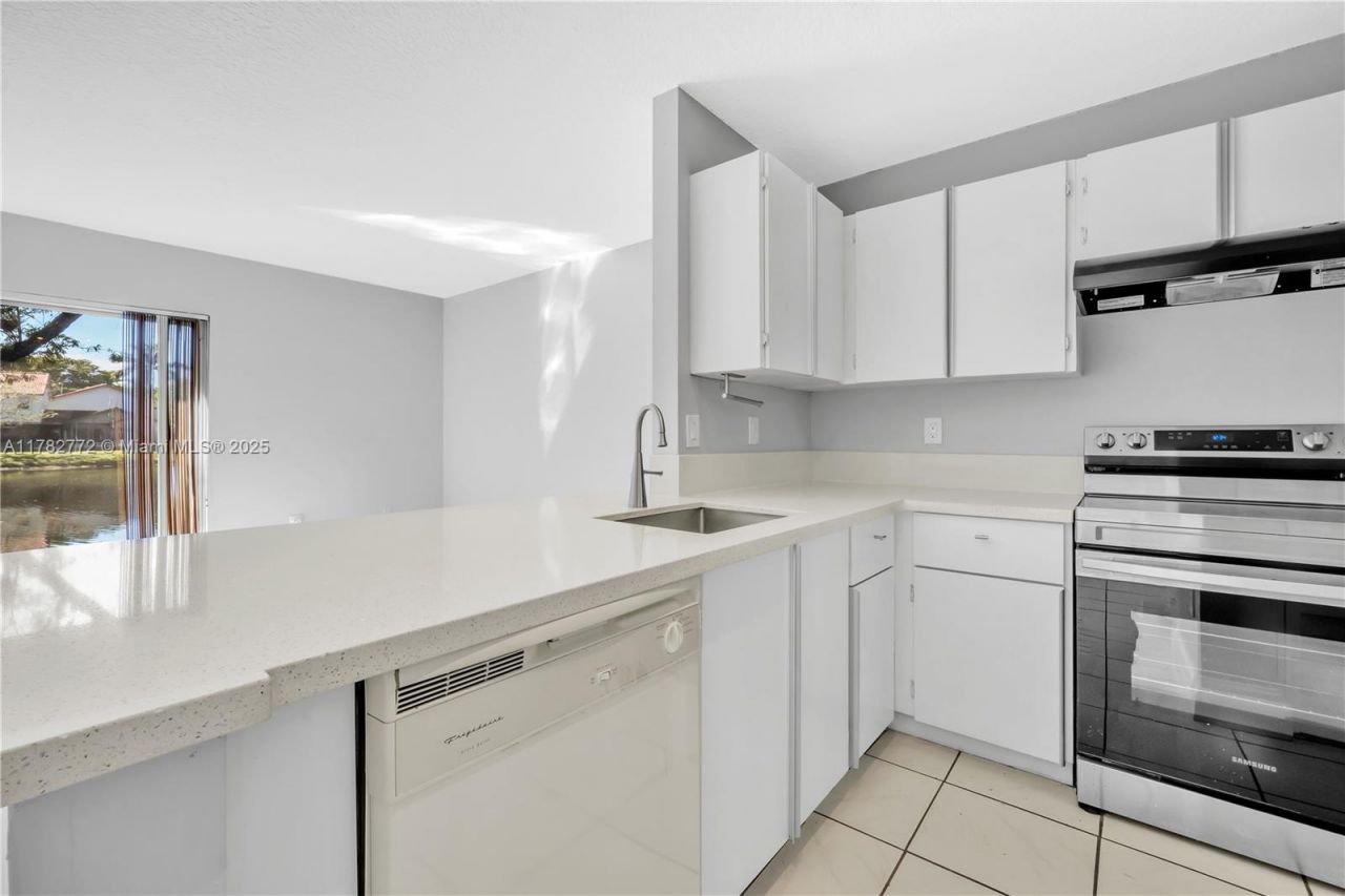 412 NW 108th Ter, Pembroke Pines, FL 33026 Photo