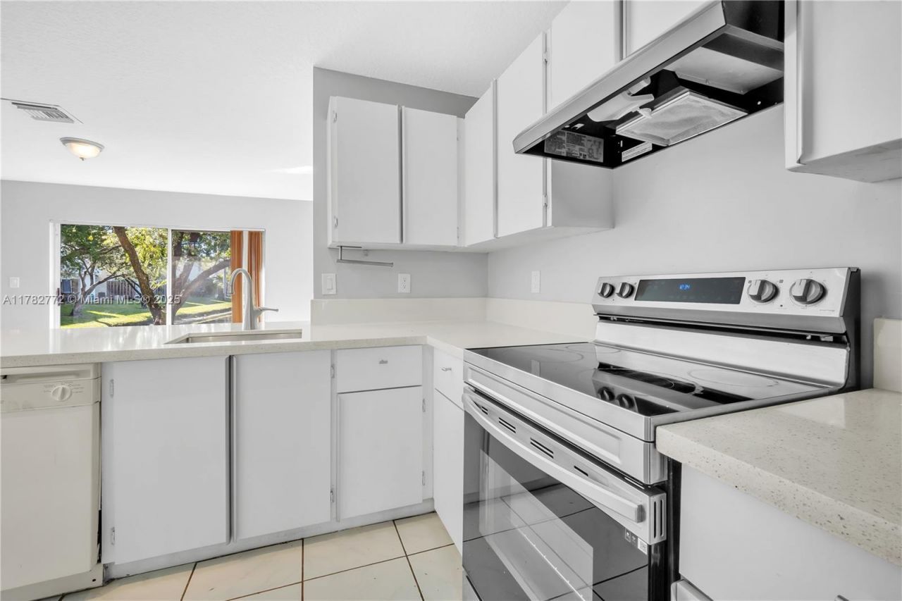 412 NW 108th Ter, Pembroke Pines, FL 33026 Photo