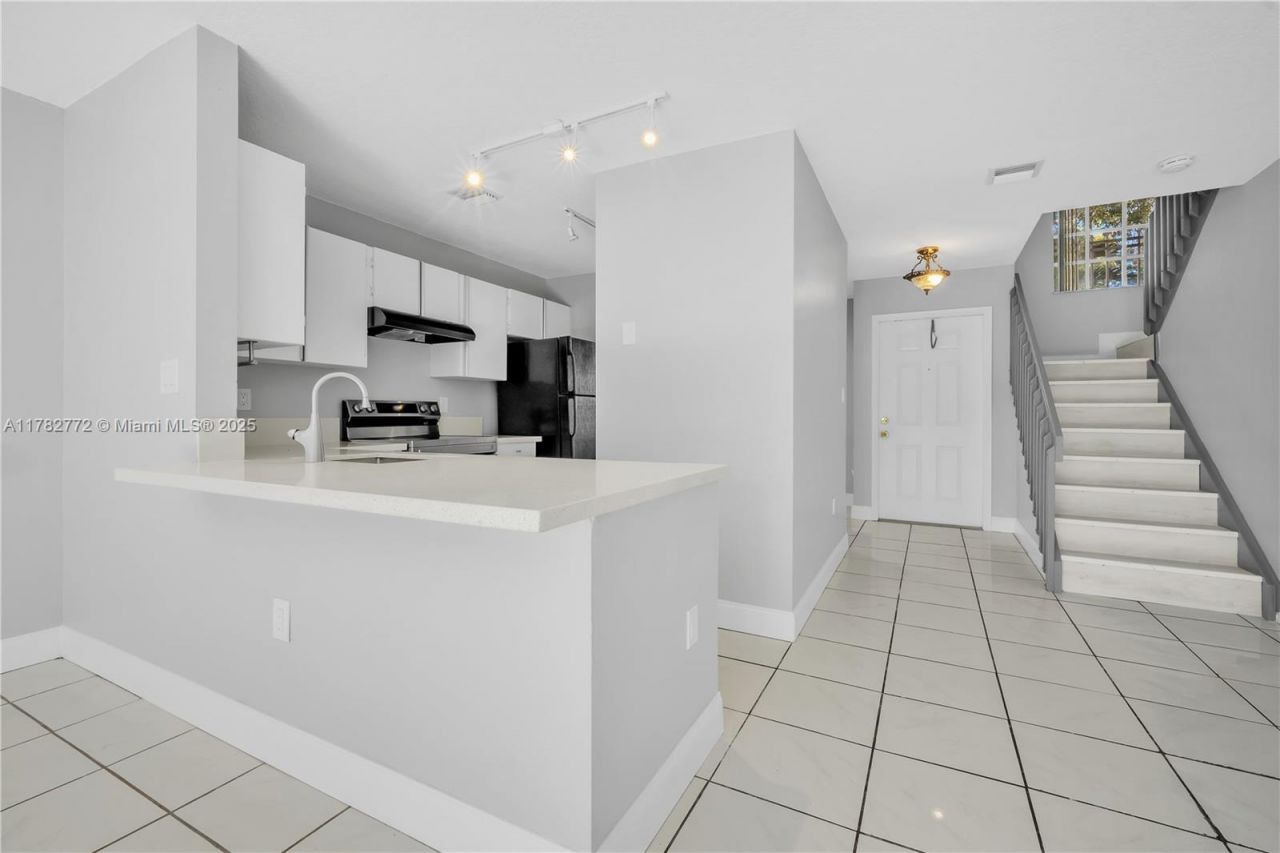 412 NW 108th Ter, Pembroke Pines, FL 33026 Photo