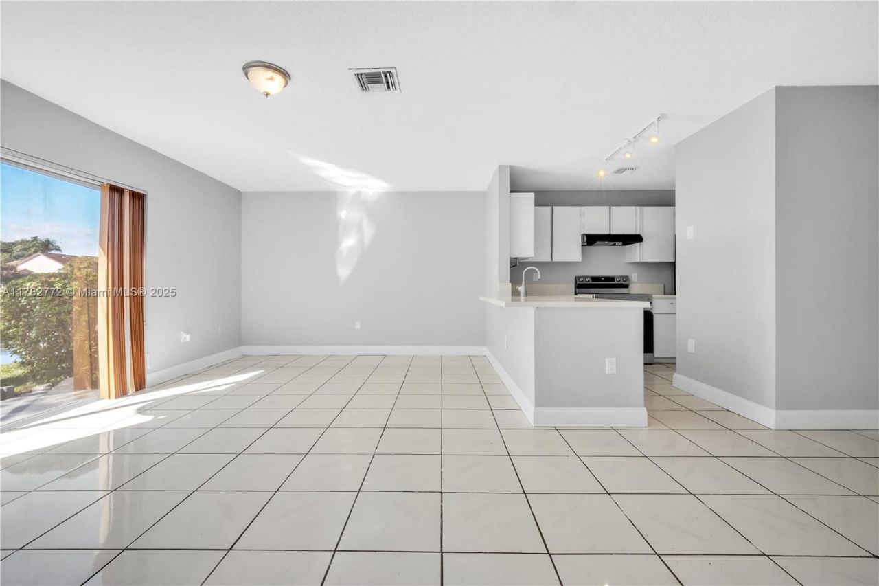 412 NW 108th Ter, Pembroke Pines, FL 33026 Photo