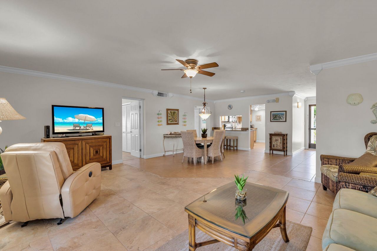 601 W Ocean Drive, Unit 203A, Key Colony, FL 33051 Photo