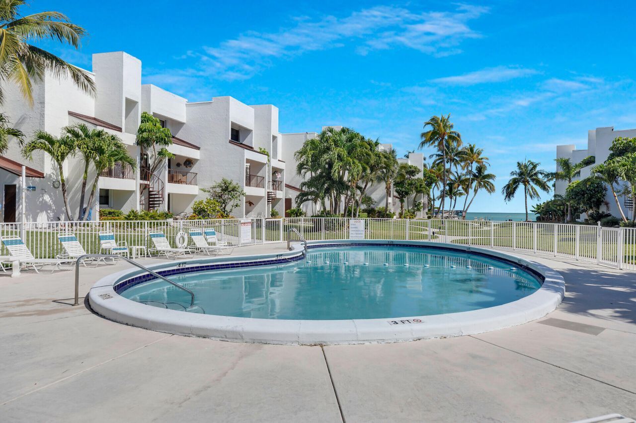 601 W Ocean Drive, Unit 203A, Key Colony, FL 33051 Photo