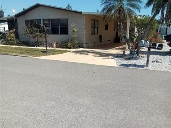 4925 Porky LN, ST. JAMES CITY, FL 33956