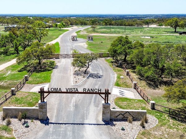 S Shapen rd, Kerrville, TX 78028