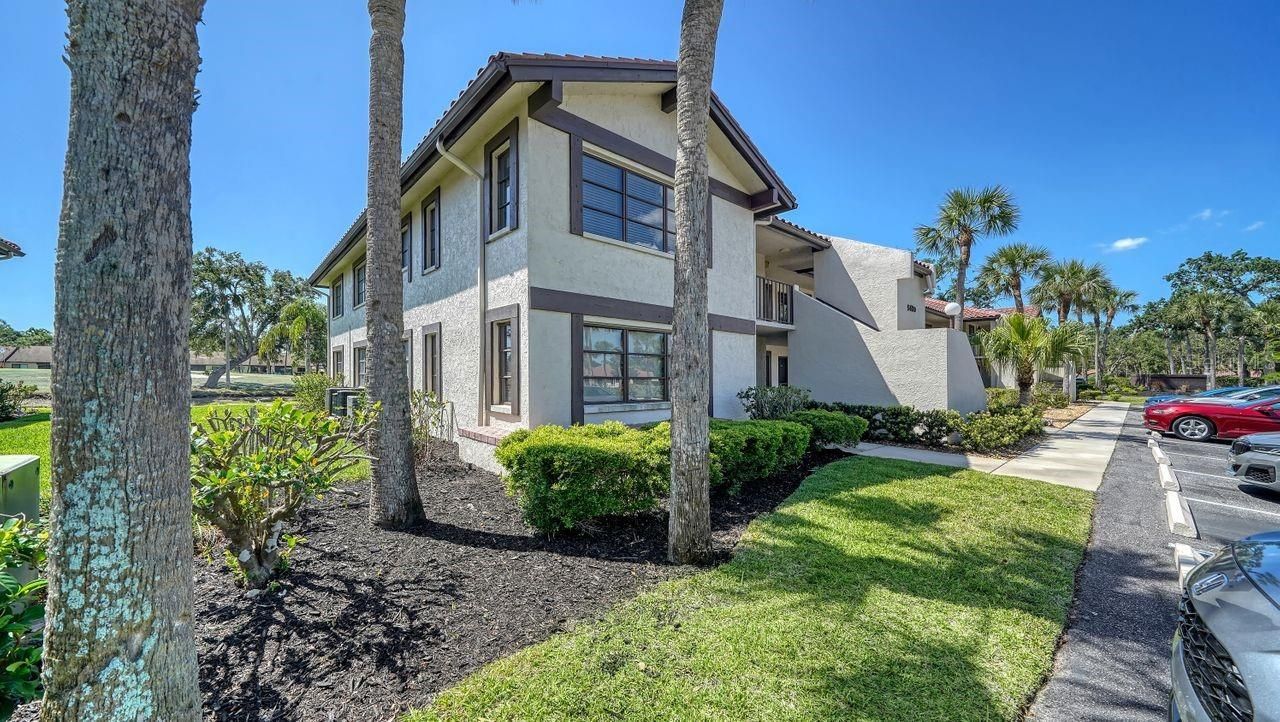 5630 Golf Pointe Drive, Unit 205, Sarasota, FL 34243 Photo