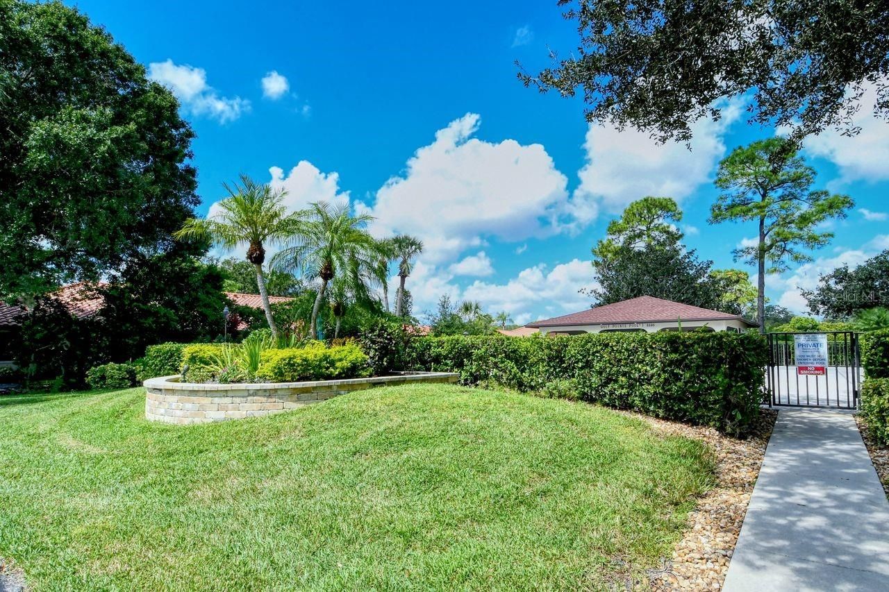 5630 Golf Pointe Drive, Unit 205, Sarasota, FL 34243 Photo