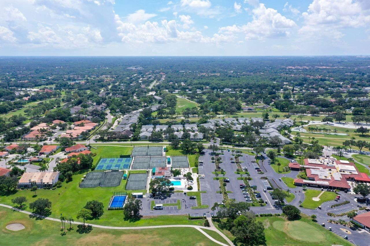 5630 Golf Pointe Drive, Unit 205, Sarasota, FL 34243 Photo
