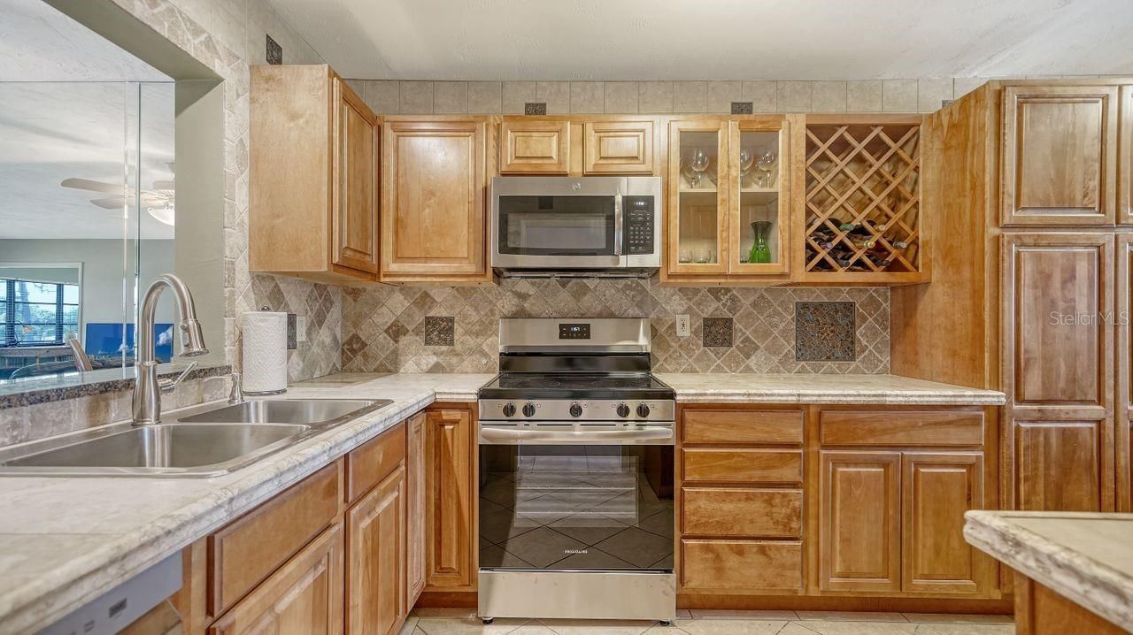 5630 Golf Pointe Drive, Unit 205, Sarasota, FL 34243 Photo