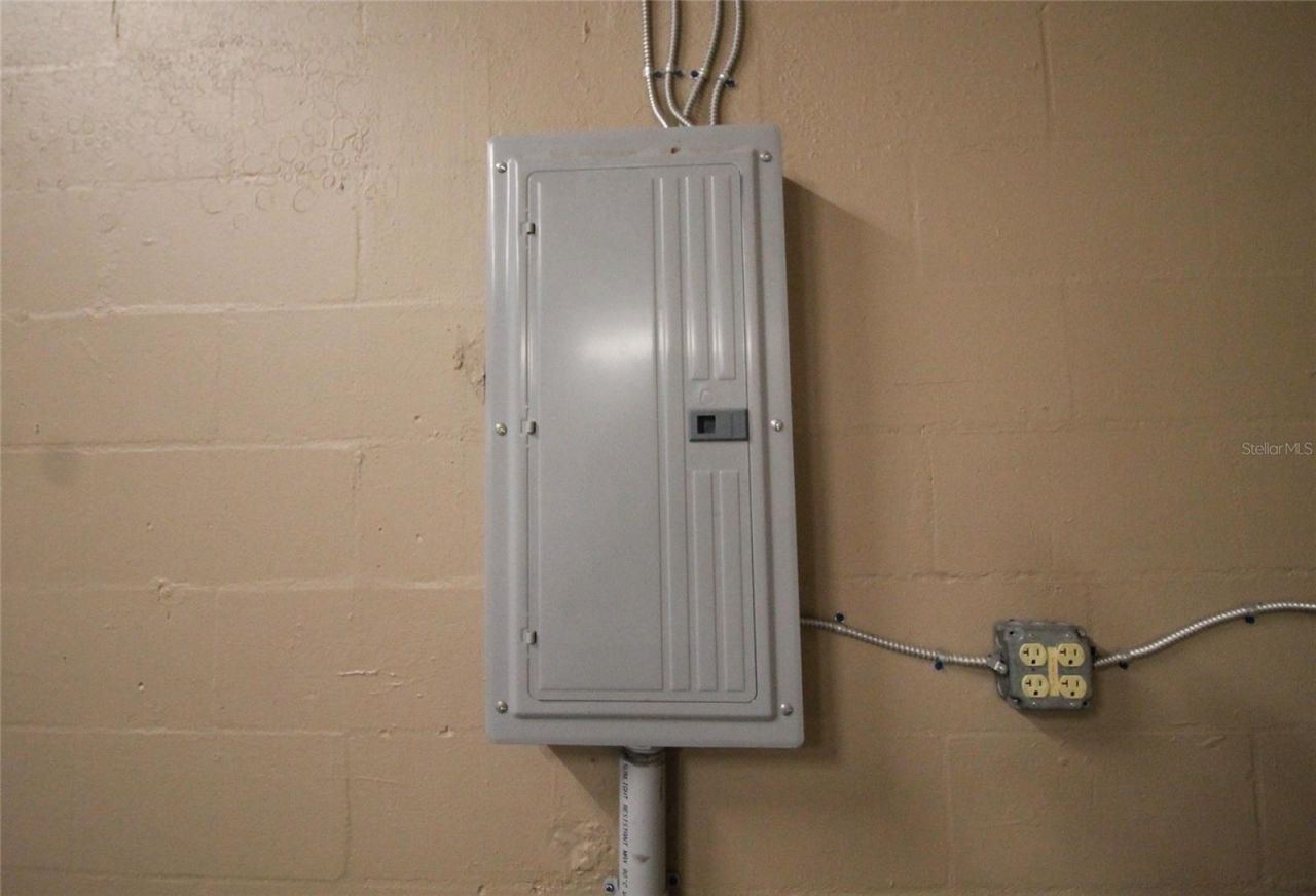 114 W Myers Boulevard, Mascotte, FL 34753 Photo