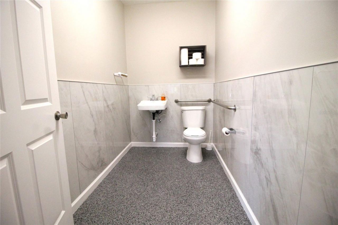 114 W Myers Boulevard, Mascotte, FL 34753 Photo