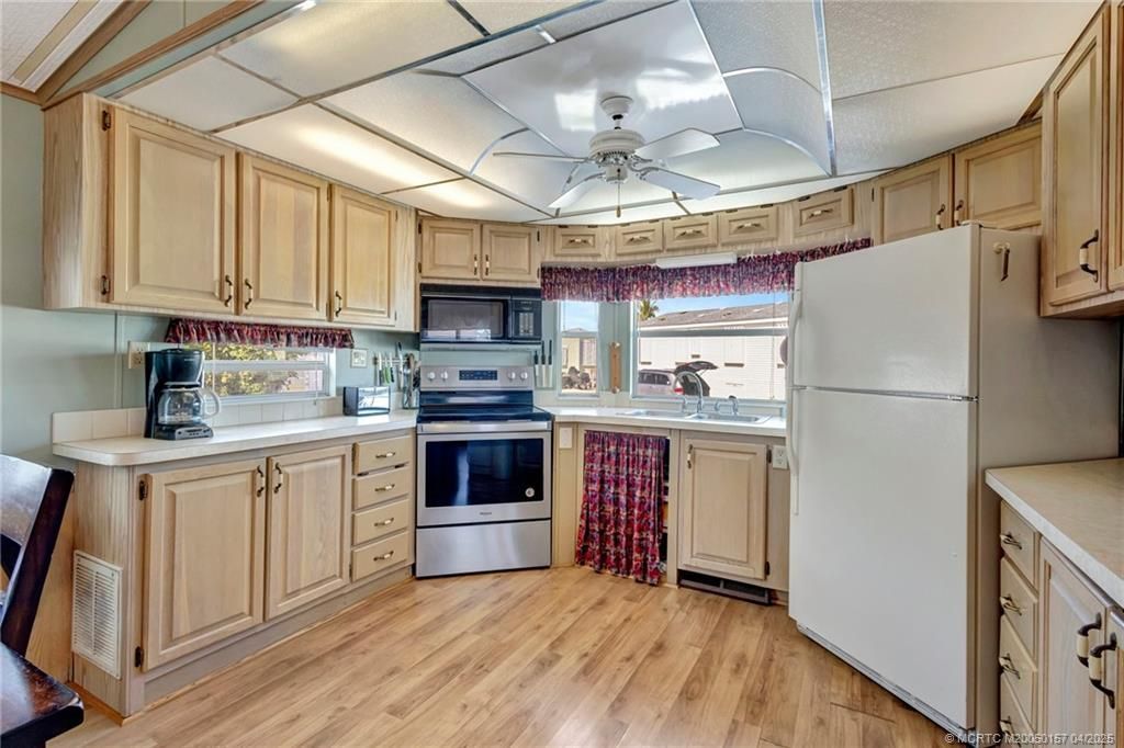 10725 S Ocean Drive, Unit 437, Jensen Beach, FL 34957 Photo