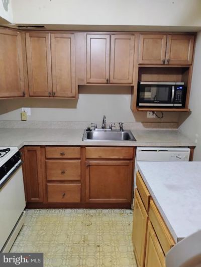 7202 Hilltop Drive, Brookhaven, PA 19015 Main Photo