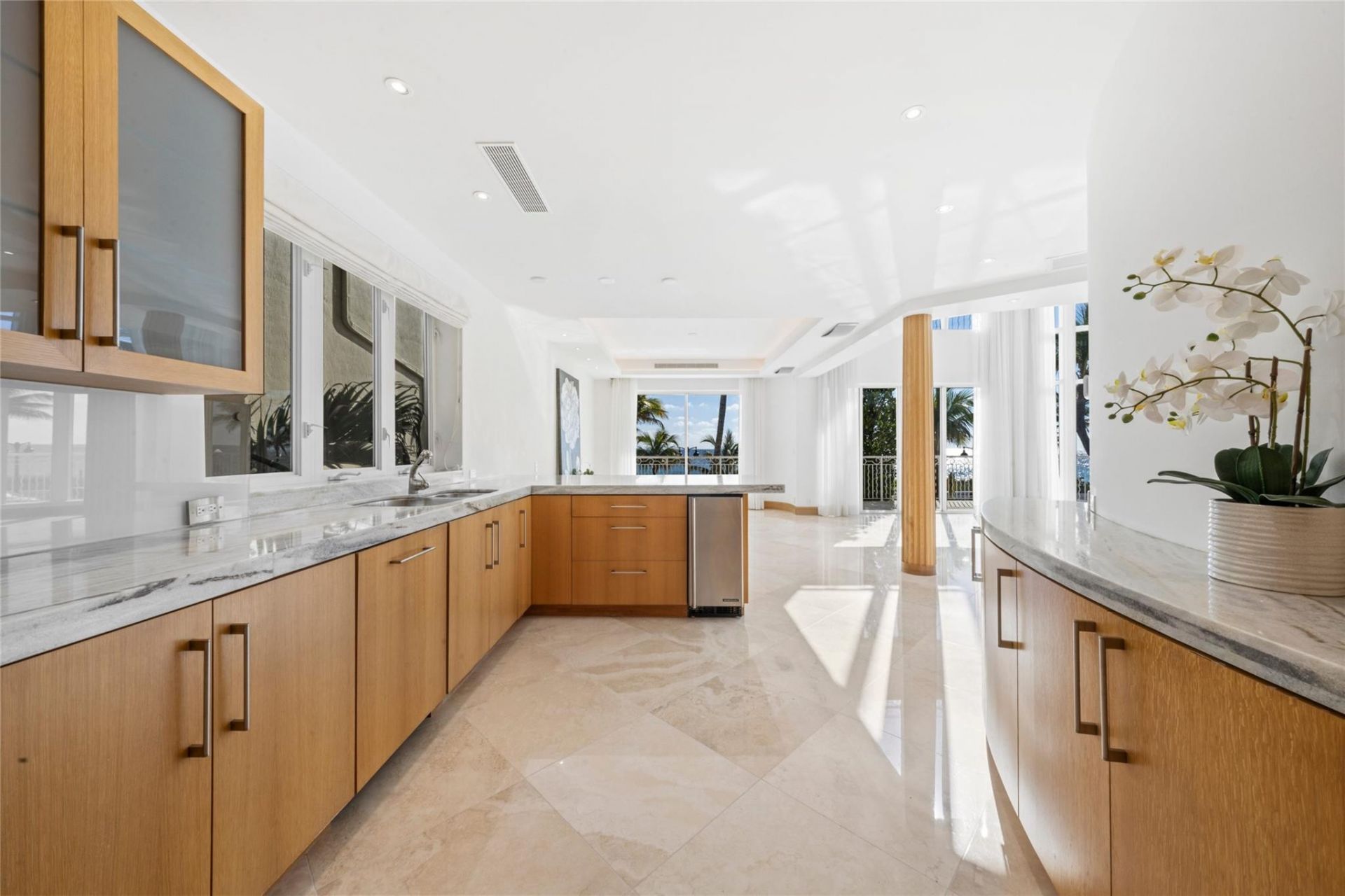 1525 N Fort Lauderdale Beach Blvd, Fort Lauderdale, FL 33304 Photo