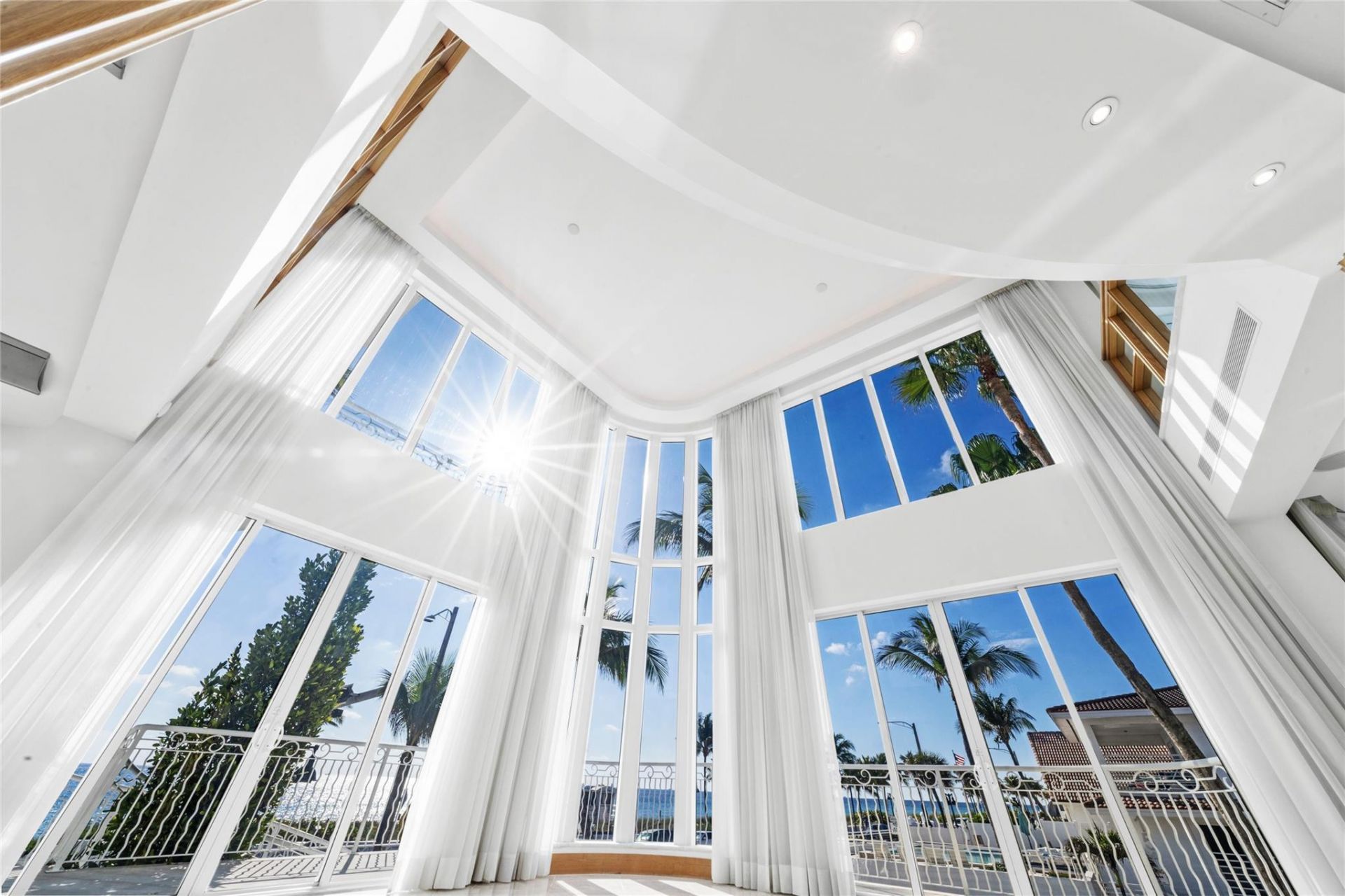 1525 N Fort Lauderdale Beach Blvd, Fort Lauderdale, FL 33304 Photo