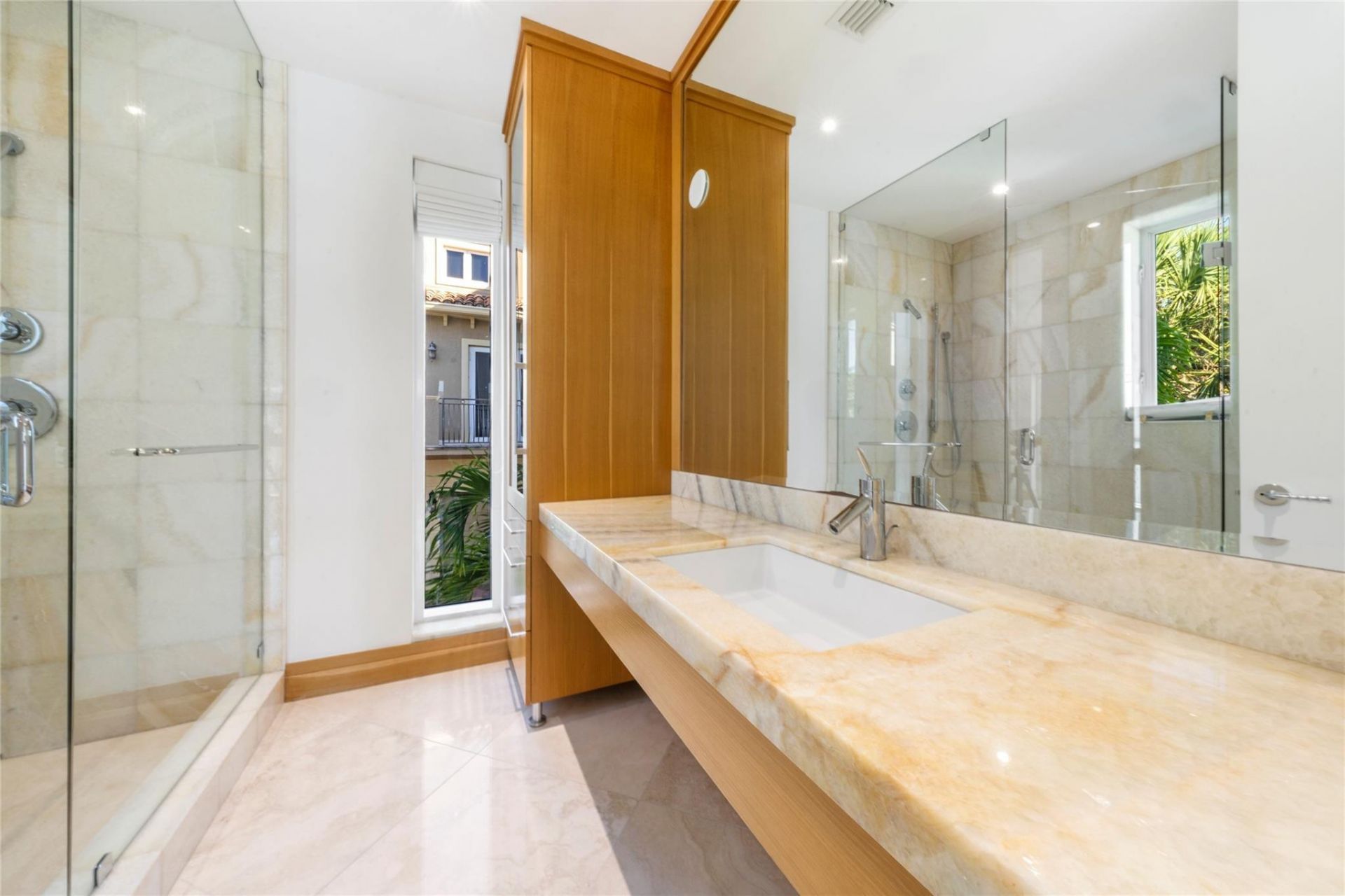 1525 N Fort Lauderdale Beach Blvd, Fort Lauderdale, FL 33304 Photo