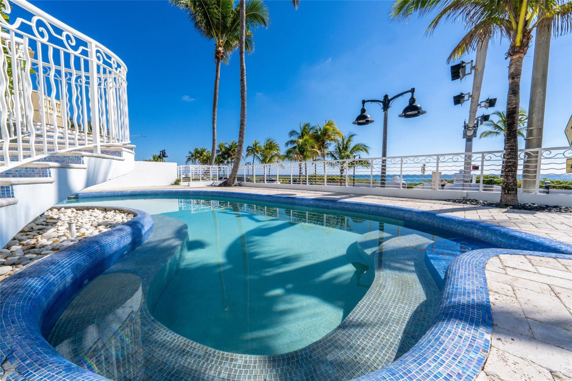 1525 N Fort Lauderdale Beach Blvd, Fort Lauderdale, FL 33304 Photo