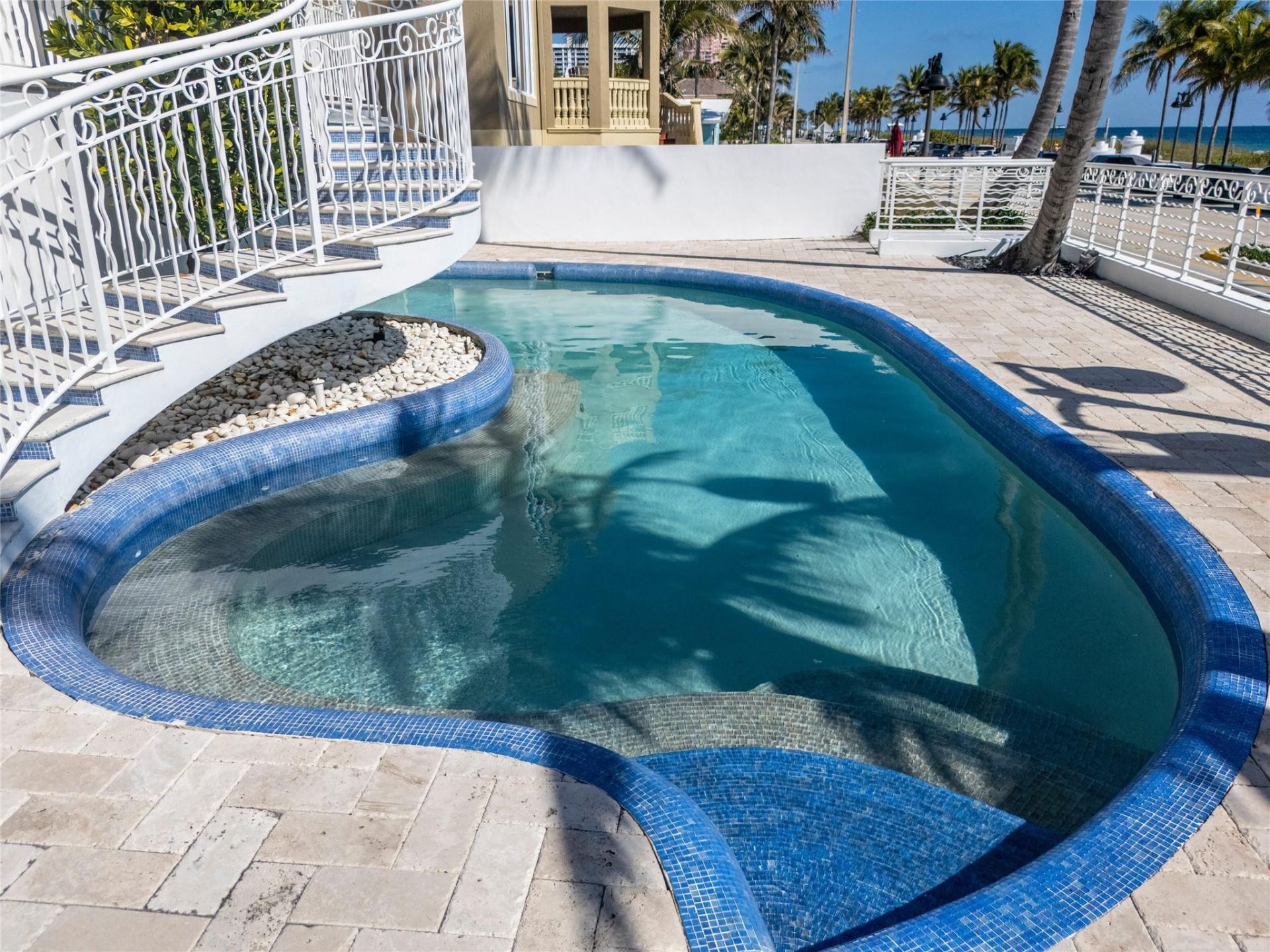 1525 N Fort Lauderdale Beach Blvd, Fort Lauderdale, FL 33304 Photo