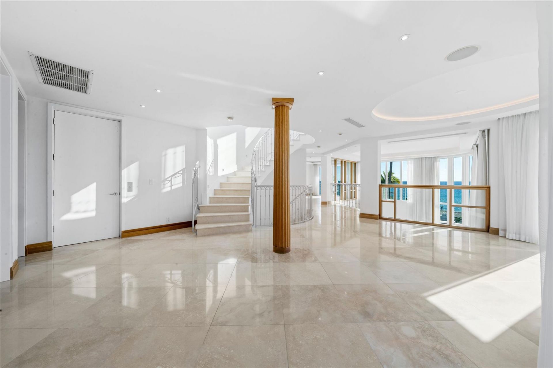 1525 N Fort Lauderdale Beach Blvd, Fort Lauderdale, FL 33304 Photo