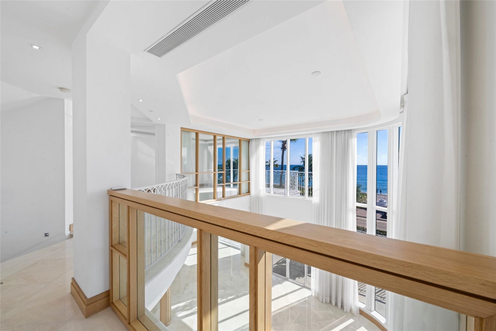 1525 N Fort Lauderdale Beach Blvd, Fort Lauderdale, FL 33304 Photo