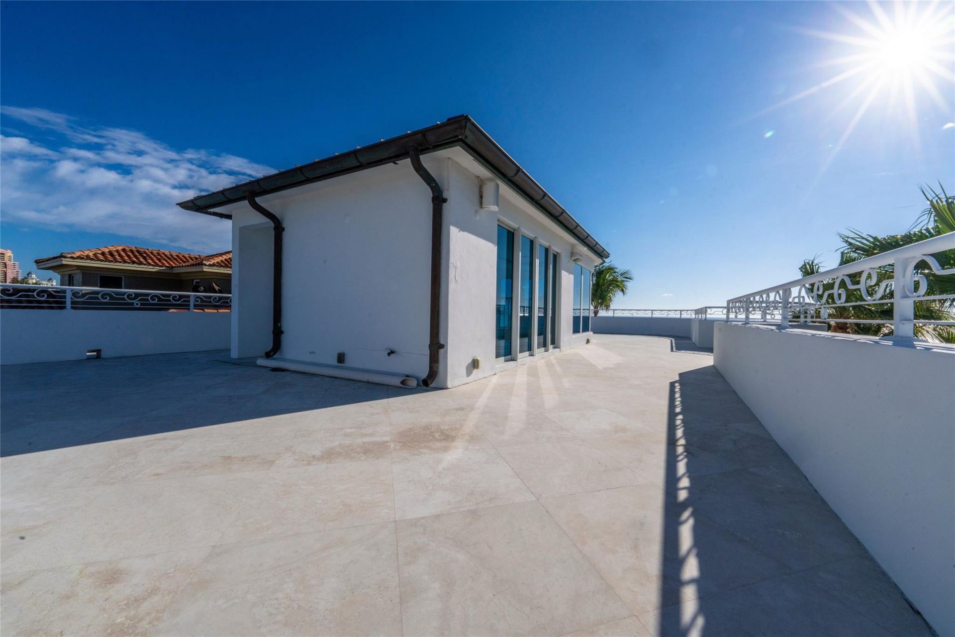 1525 N Fort Lauderdale Beach Blvd, Fort Lauderdale, FL 33304 Photo