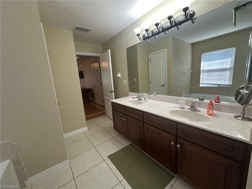 1722 NW 24th Pl, Cape Coral, FL 33993 Photo