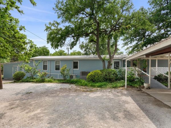 300 Corral LN, Liberty Hill, TX 78642