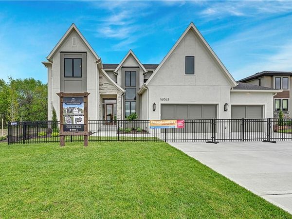 16063 S Twilight Lane, Olathe, KS 66062