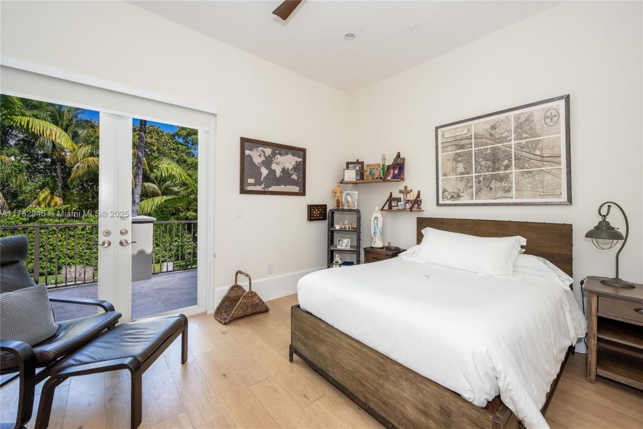 31 Island Dr, Key Biscayne, FL 33149 Photo