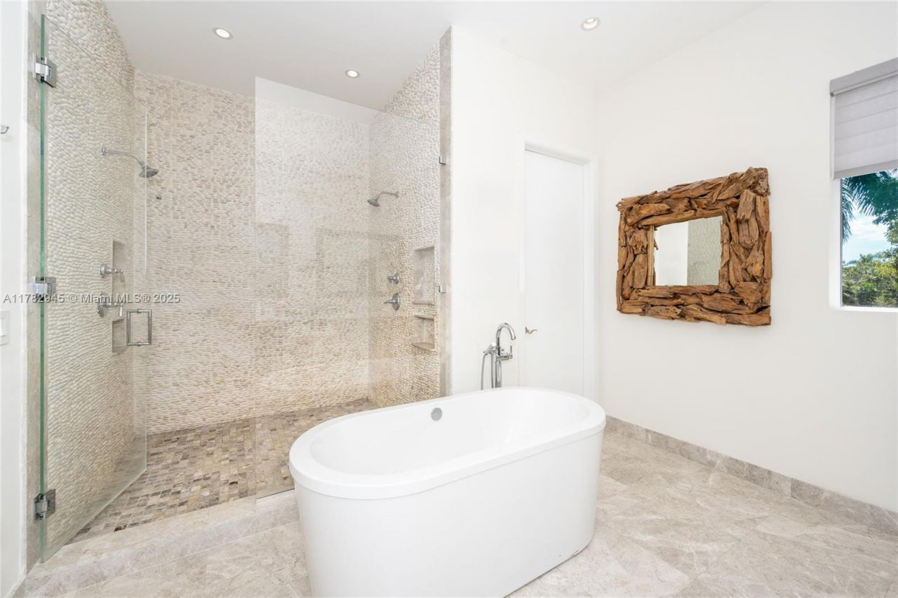 31 Island Dr, Key Biscayne, FL 33149 Photo