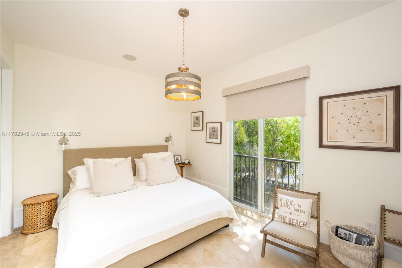 31 Island Dr, Key Biscayne, FL 33149 Photo