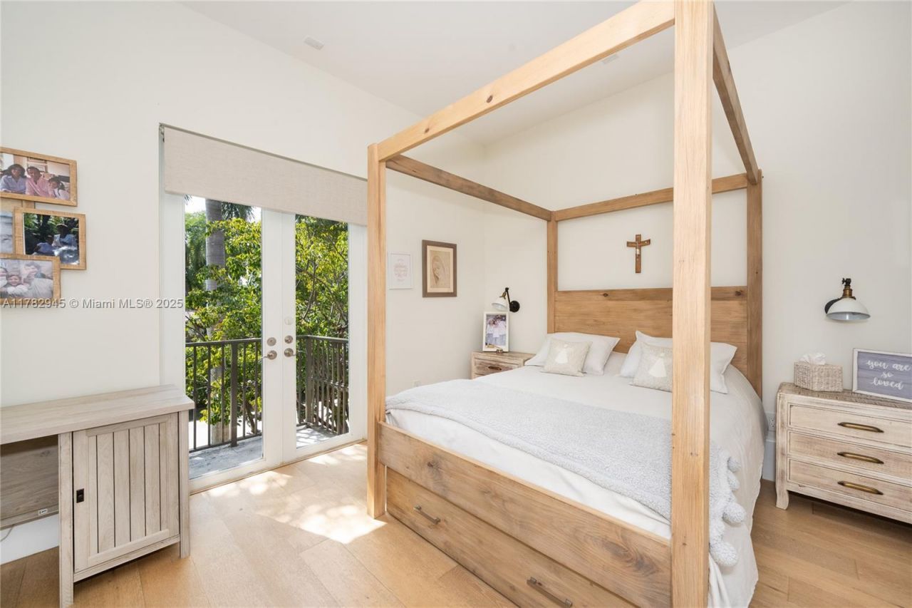 31 Island Dr, Key Biscayne, FL 33149 Photo