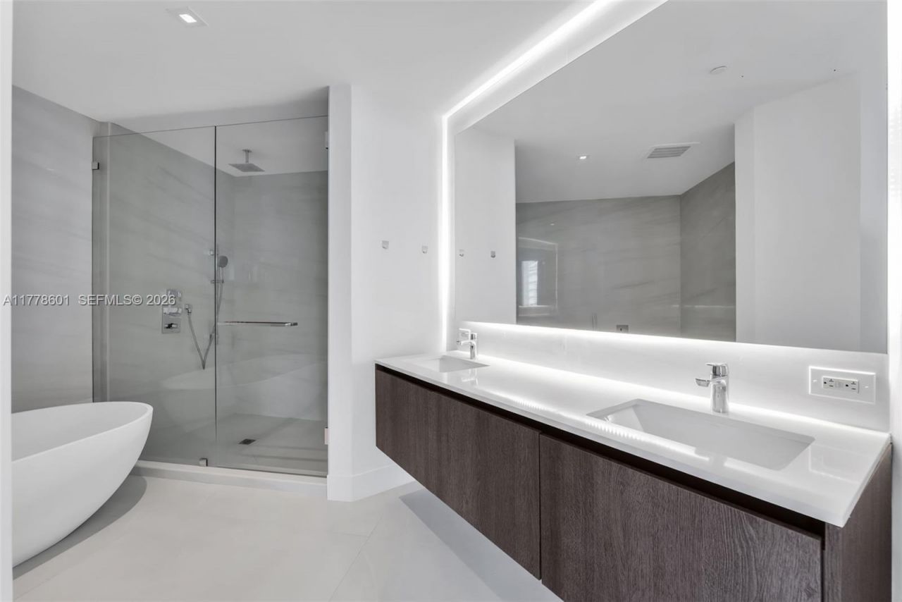 88 SW 7th Street, Unit 2411, Miami, FL 33130 Photo