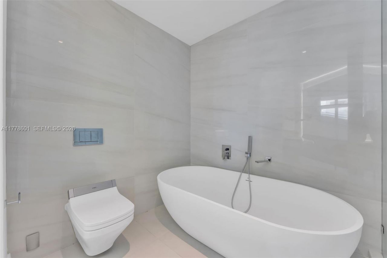 88 SW 7th Street, Unit 2411, Miami, FL 33130 Photo