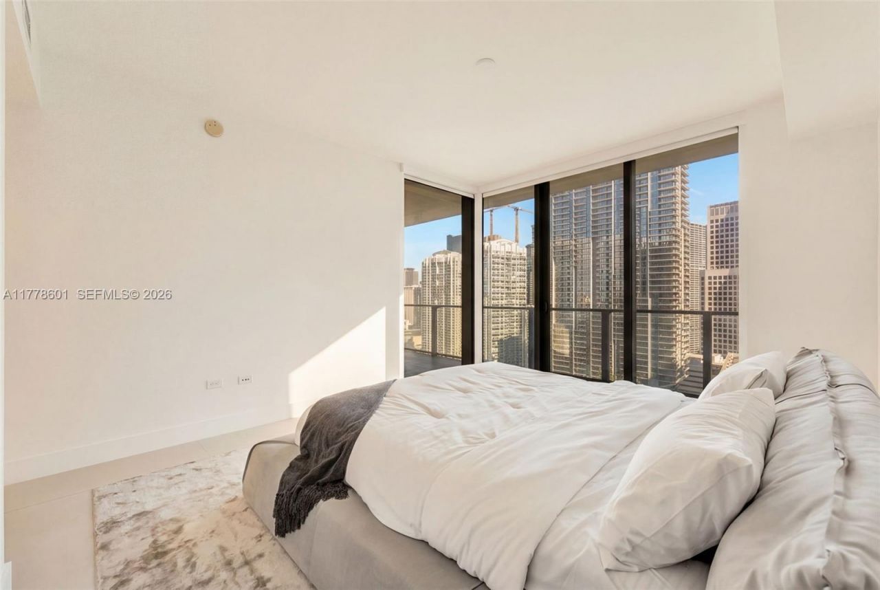 88 SW 7th Street, Unit 2411, Miami, FL 33130 Photo