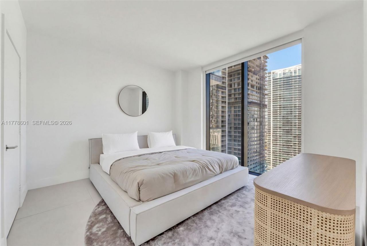 88 SW 7th Street, Unit 2411, Miami, FL 33130 Photo