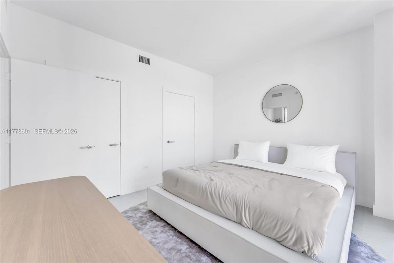 88 SW 7th Street, Unit 2411, Miami, FL 33130 Photo