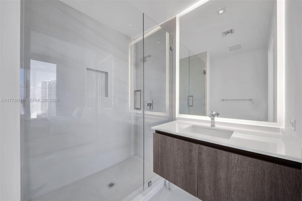 88 SW 7th Street, Unit 2411, Miami, FL 33130 Photo