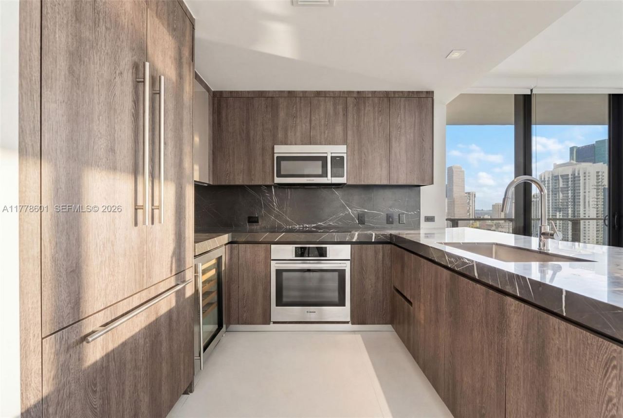 88 SW 7th Street, Unit 2411, Miami, FL 33130 Photo