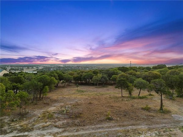 203 Merrifield Drive, Woodway, TX 76712