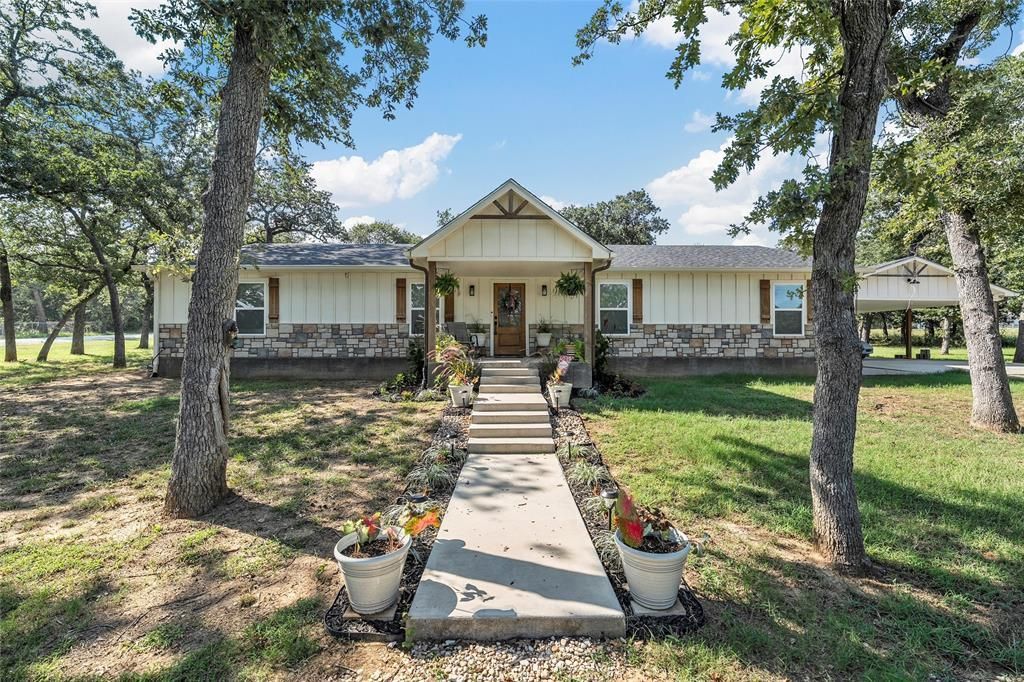 257 Oak Ridge Loop, Whitney, TX 76692 Main Photo