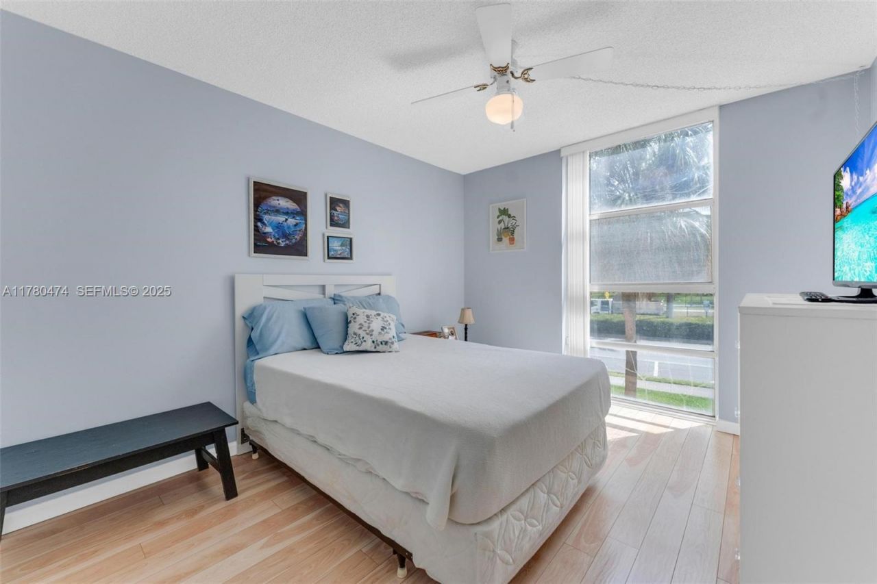 2101 Atlantic Shores Blvd, Unit 201, Hallandale Beach, FL 33009 Photo