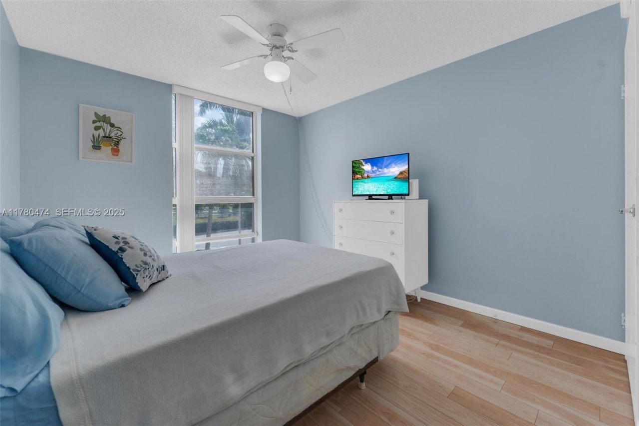 2101 Atlantic Shores Blvd, Unit 201, Hallandale Beach, FL 33009 Photo