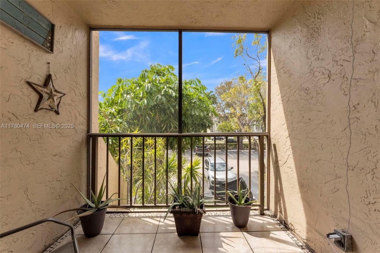 2101 Atlantic Shores Blvd, Unit 201, Hallandale Beach, FL 33009 Photo