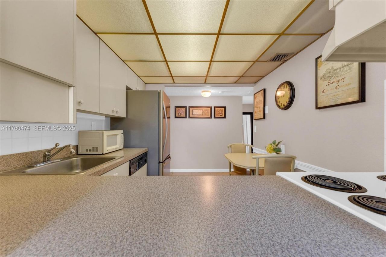 2101 Atlantic Shores Blvd, Unit 201, Hallandale Beach, FL 33009 Photo