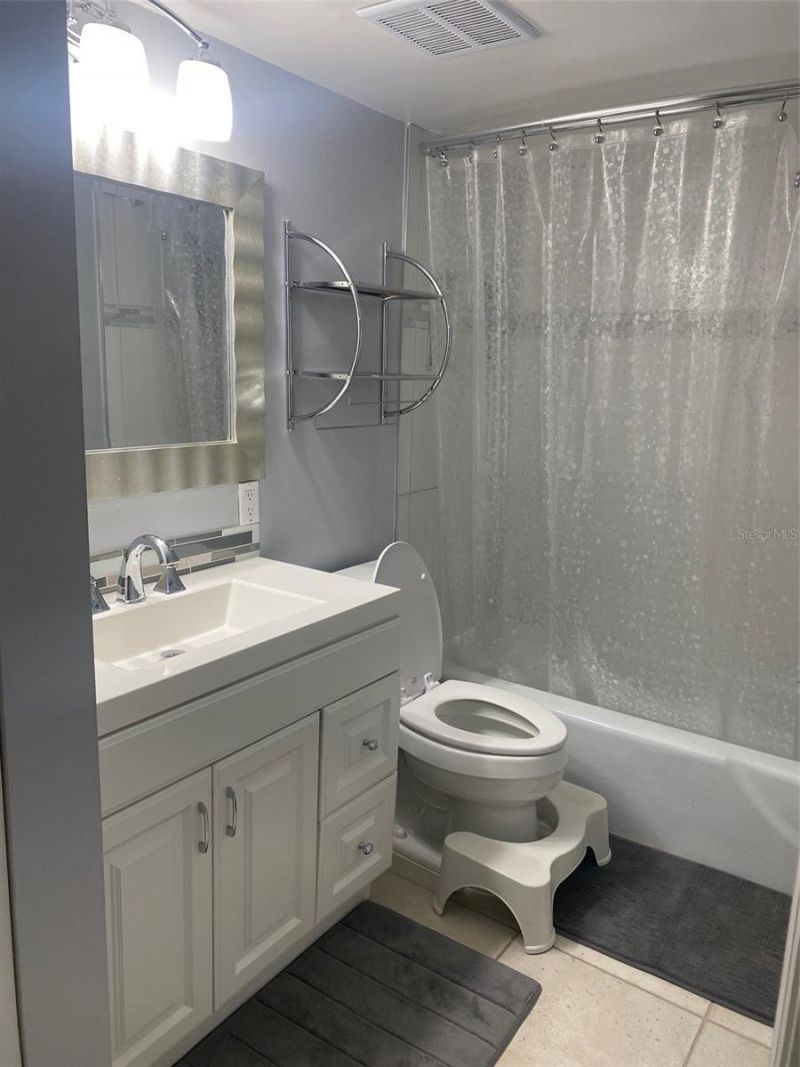 2763 Woodgate Lane, Unit 208, Sarasota, FL 34231 Photo