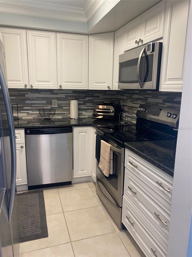 2763 Woodgate Lane, Unit 208, Sarasota, FL 34231 Photo