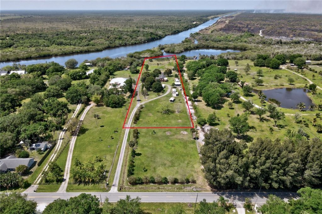 9556 Fleming Grant Road, Micco, FL 32976 Photo