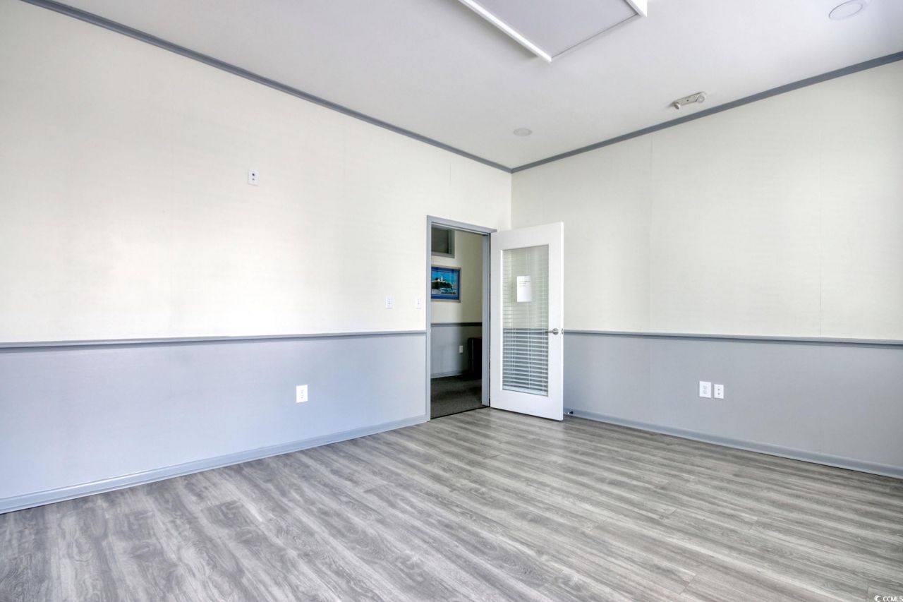 604 Front St. Photo 5