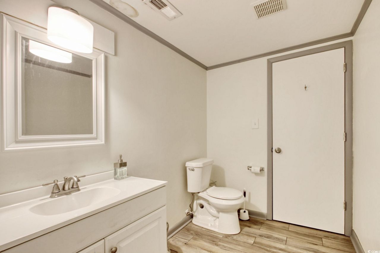 604 Front St. Photo 9